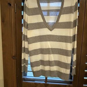 Madewell Wallace V-neck pullover - great condition- size M